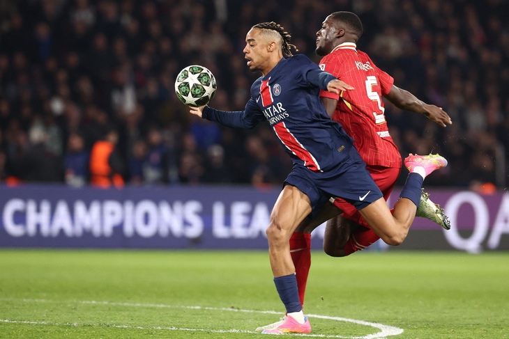 'Sếp lớn' PSG nổi giận vì trọng và VAR ưu ái Liverpool - Ảnh 1.