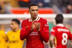 Alexander-Arnold xô đổ kỷ lục của tiền bối Liverpool Steven Gerrard