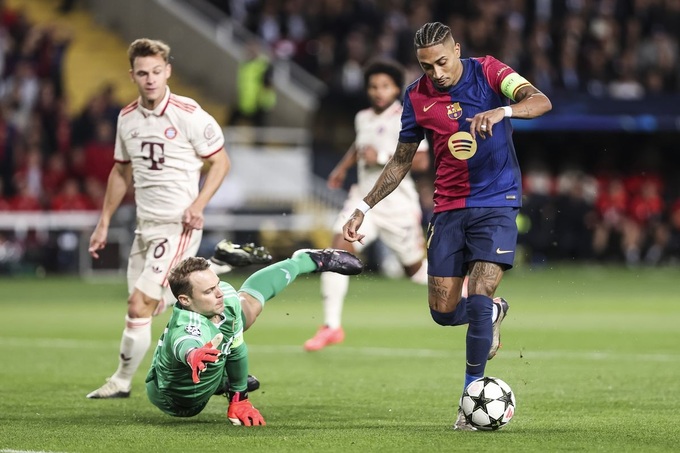 Bayern Munich trong thảm bại 1-4 trên sân của Barca