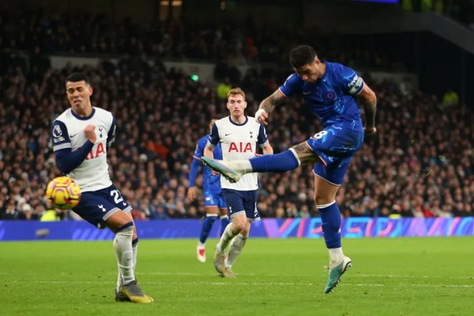 Enzo Fernandez ghi bàn vào lưới Tottenham ở vòng 15 Ngoại hạng Anh