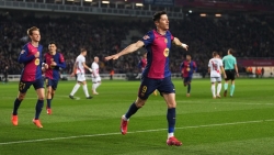 Ghi bàn liên tiếp, Lewandowski được Barcelona trọng thưởng