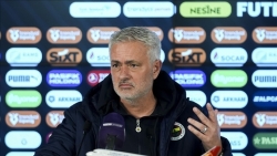 HLV Jose Mourinho bị phạt nặng