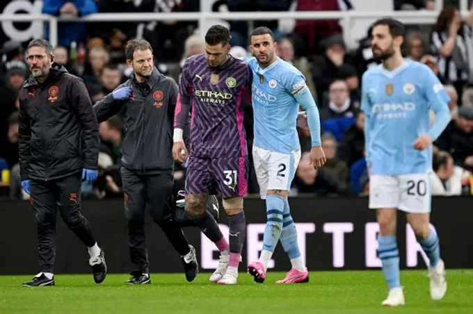 Thủ thành Ederson và hậu vệ Walker nhiều khả năng sẽ ra đi