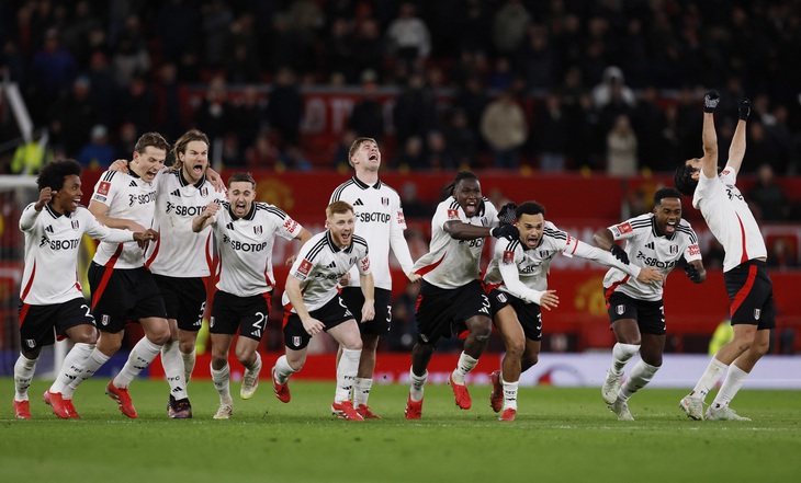 Fulham biến Man United thành cựu vương ở Cúp FA sau loạt luân lưu - Ảnh 3.