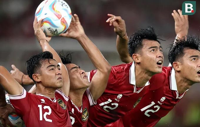 ĐT Indonesia lợi hại hơn nhờ những quả ném biên của Pratama Arhan - Ảnh: Bola