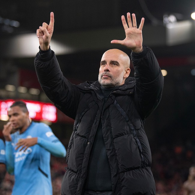 Pep Guardiola đáp trả cổ động viên Liverpool bằng hành động đầy hàm ý - Ảnh 1.